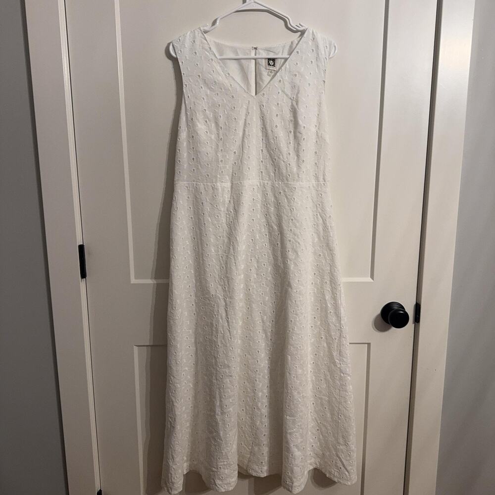 Anne Klein Dress Sz 8 White Embroidered Sleeveless V Neck Belted Maxi Sundress